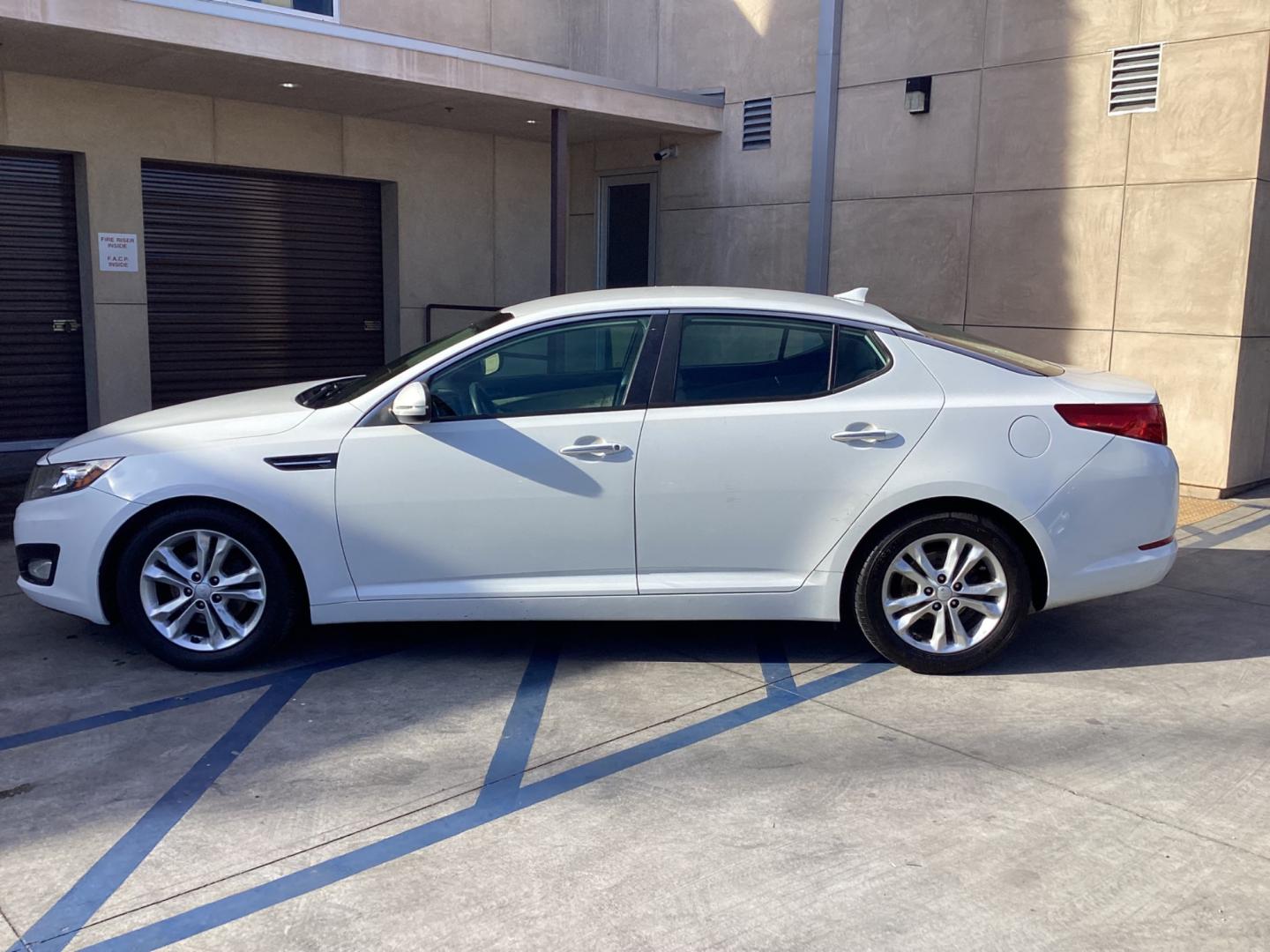 2013 WHITE Kia Optima (5XXGM4A72DG) , AUTOMATIC transmission, located at 30 S. Berkeley Avenue, Pasadena, CA, 91107, (626) 248-7567, 34.145447, -118.109398 - Crown City Motors is a used “Buy Here Pay Here” car dealer in Pasadena CA. “Buy Here Pay Here” financing, means that when you purchase your vehicle from our dealership, that you make the payments to the dealership as well. We do not need the banks approval to get you approved for a used auto - Photo#1